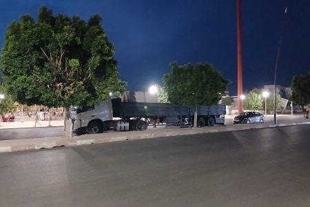 ساحة البلدية بواد أمليل متنفس الساكنة يتحول إلى فوضى عارمة واحتلال للشاحنات الثقيلة وسط غياب أمني مرعب